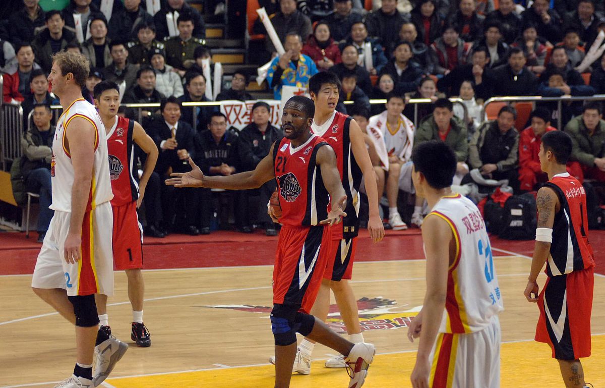 风云突变山东男篮赛前远射贴柱窗口期马赛调整名单以备欧篮联，连对手都承认：丹佛掘金窗口期调整名单(山东鲁能历届前锋)